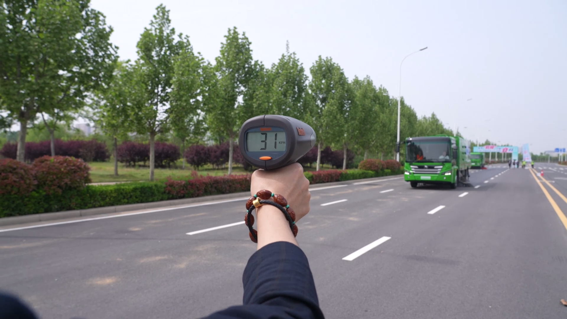 全程高能！宇通環(huán)衛(wèi)快速路洗掃車“1>2”挑戰(zhàn)賽