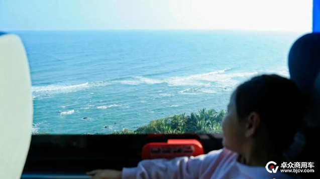 海南環(huán)島旅游公路觀光巴士火爆出圈，宇通助力海汽集團加速探索旅游運營新模式