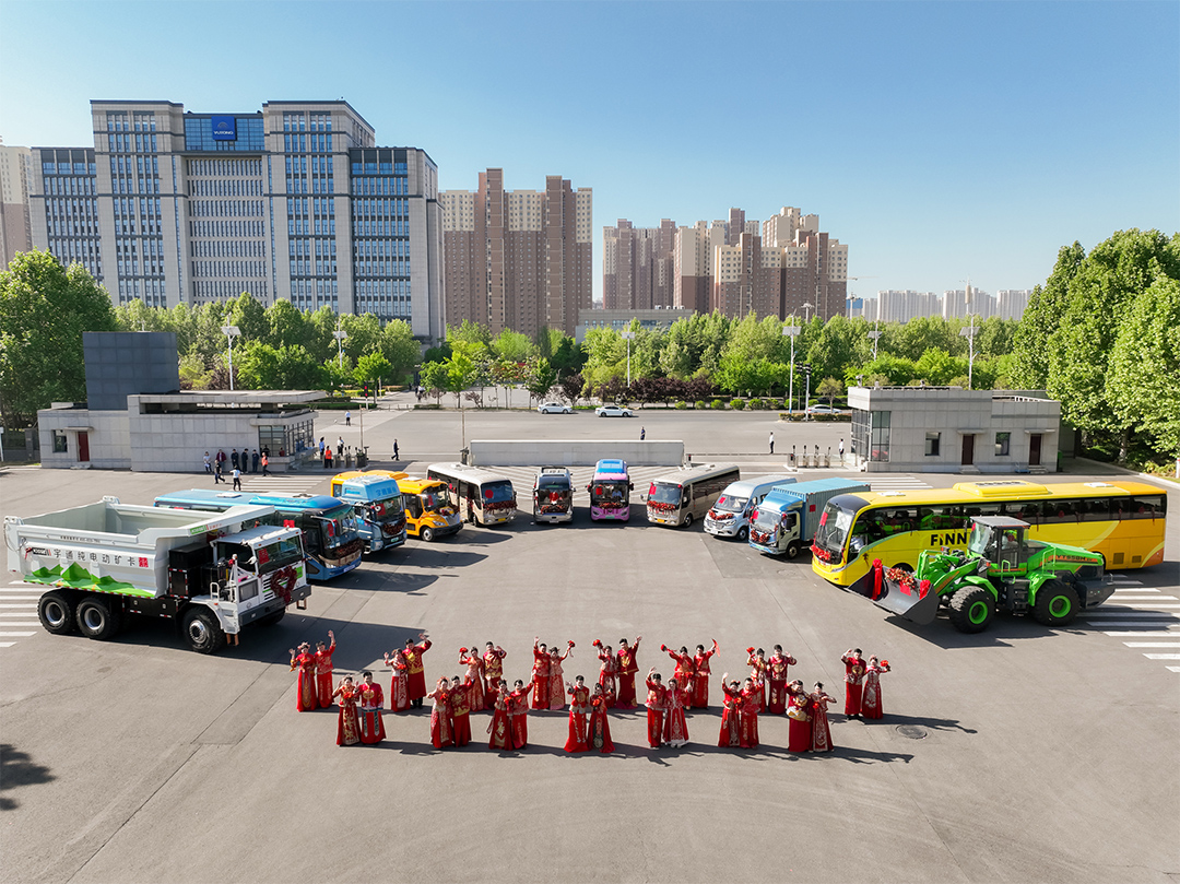 全系“硬核”車隊+國風(fēng)限定浪漫！宇通集團第15屆集體婚禮高甜來襲
