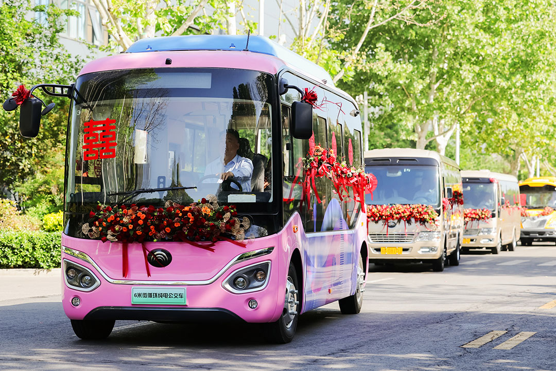 全系“硬核”車隊+國風(fēng)限定浪漫！宇通集團第15屆集體婚禮高甜來襲