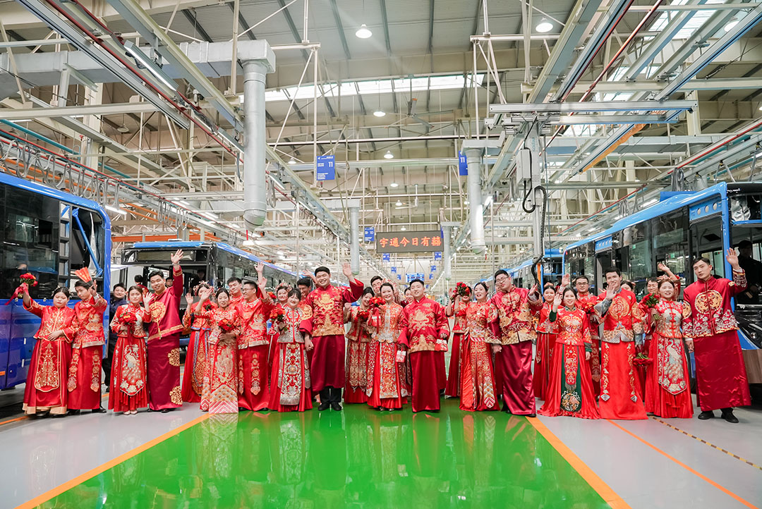 全系“硬核”車隊+國風(fēng)限定浪漫！宇通集團第15屆集體婚禮高甜來襲