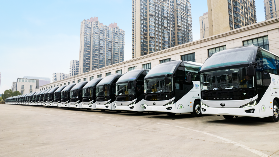 行業(yè)最大批量！宇通100輛高端旅游客車交付新疆