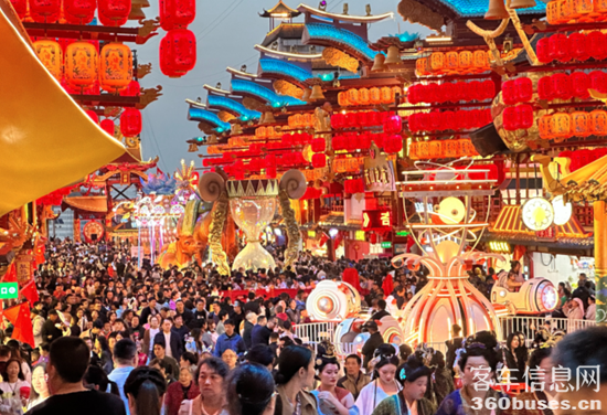 行業(yè)最大批量！宇通100輛高端旅游客車(chē)交付新疆