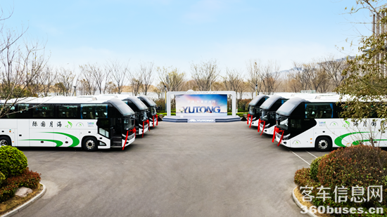 行業(yè)最大批量！宇通100輛高端旅游客車(chē)交付新疆