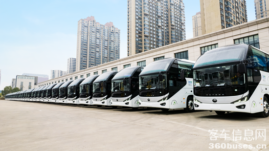 行業(yè)最大批量！宇通100輛高端旅游客車(chē)交付新疆