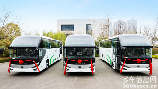 行業(yè)最大批量！宇通100輛高端旅游客車(chē)交付新疆