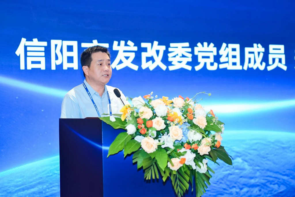 宇通重卡百城萬客價(jià)值品鑒，信陽(yáng)綠色轉(zhuǎn)型啟新程