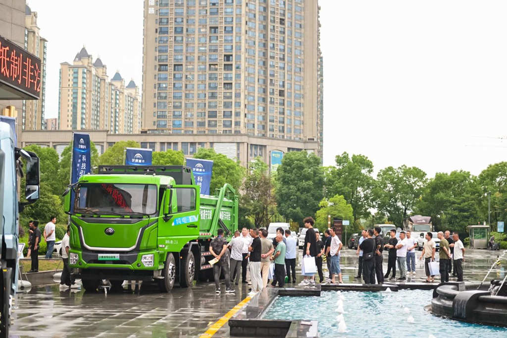 宇通重卡百城萬客價(jià)值品鑒，信陽(yáng)綠色轉(zhuǎn)型啟新程