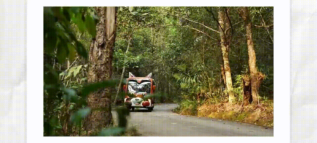 宇通“小熊貓”觀光車駛?cè)肫斩柡由止珗@，共筑生態(tài)文旅新圖騰