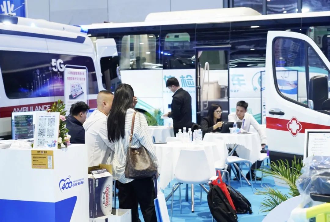 宇通醫(yī)療車矩陣綻放第91屆（CMEF）中國國際醫(yī)療器械博覽會，科技創(chuàng)新驅(qū)動健康未來！
