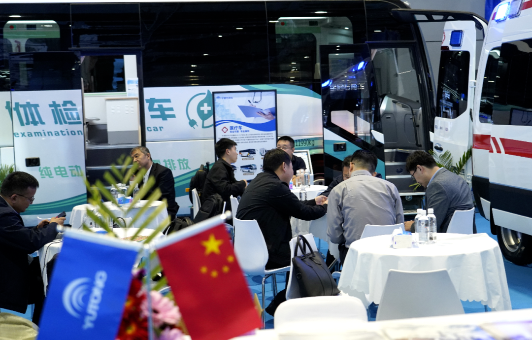宇通醫(yī)療車矩陣綻放第91屆（CMEF）中國國際醫(yī)療器械博覽會，科技創(chuàng)新驅(qū)動健康未來！