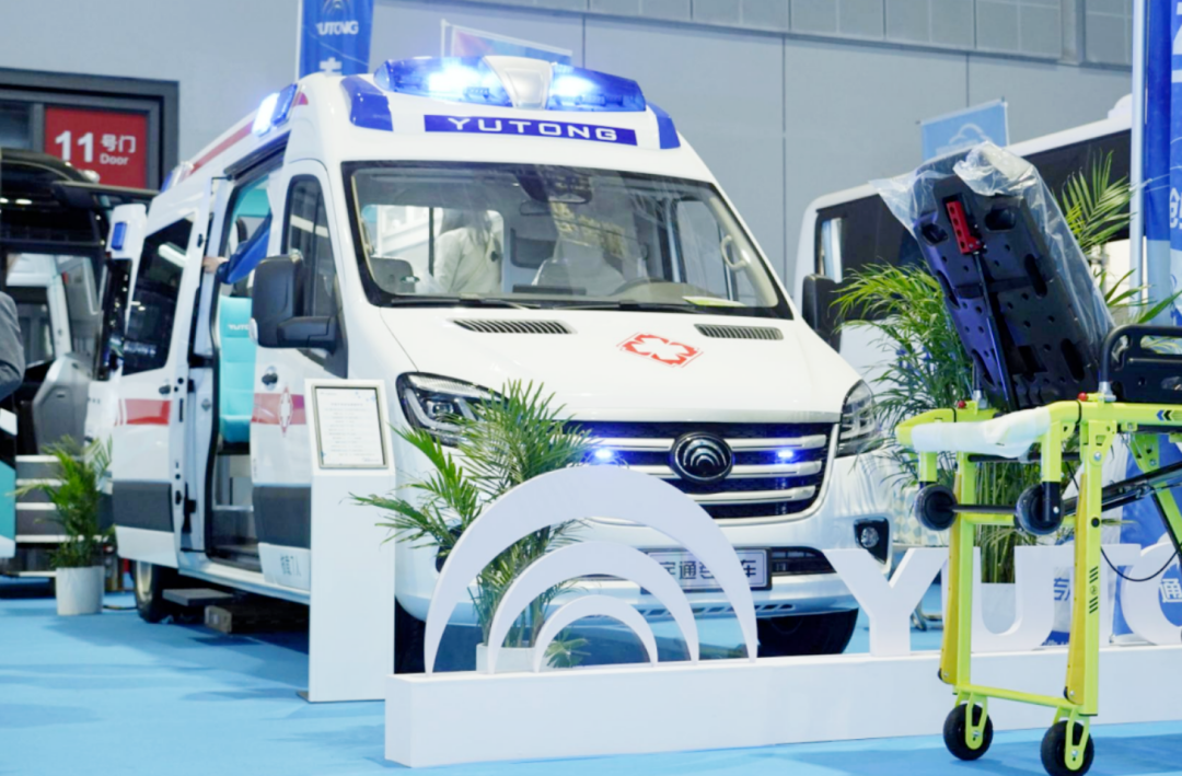 宇通醫(yī)療車矩陣綻放第91屆（CMEF）中國國際醫(yī)療器械博覽會，科技創(chuàng)新驅(qū)動健康未來！