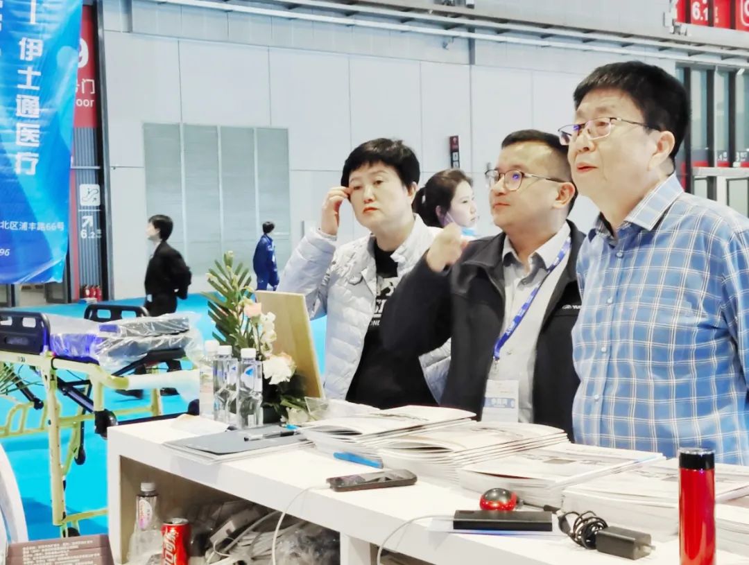 宇通醫(yī)療車矩陣綻放第91屆（CMEF）中國國際醫(yī)療器械博覽會，科技創(chuàng)新驅(qū)動健康未來！