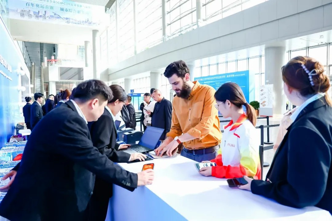 能源“動脈”守護者｜宇通裝備檢修車閃耀第八屆中國國際管道會議