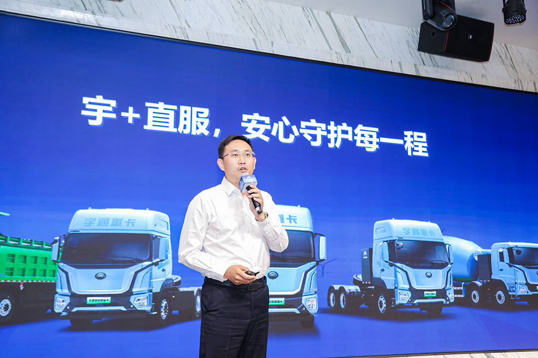 跑贏每一度丨批量簽售！宇通重卡2025款新品閃耀長(zhǎng)治