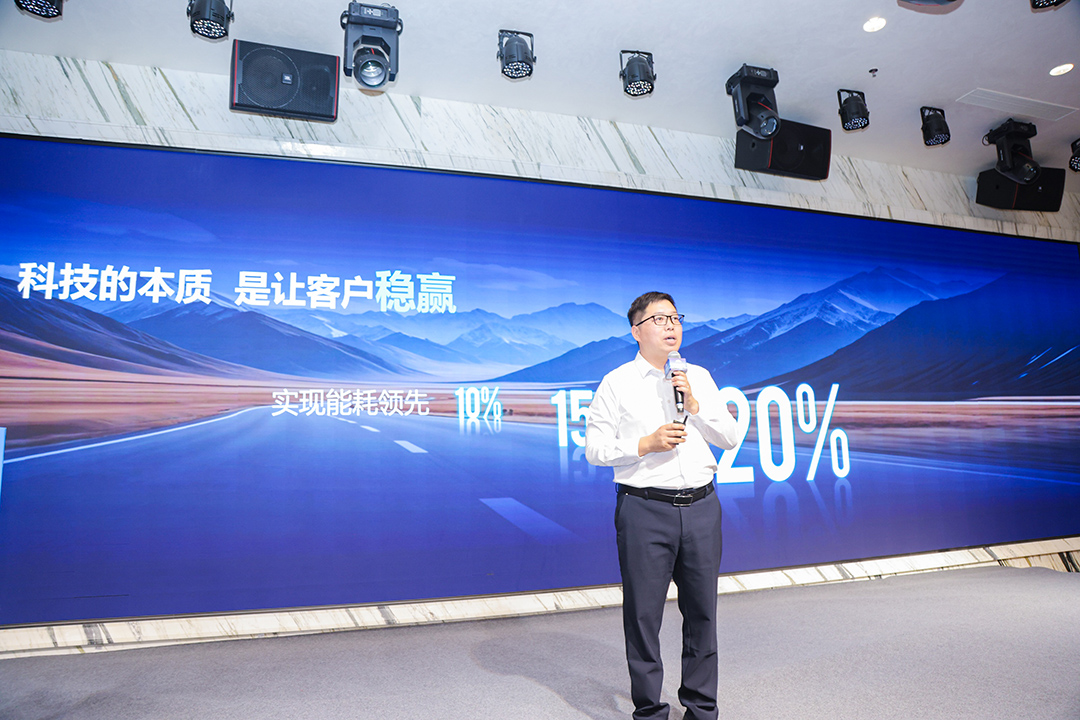 跑贏每一度丨批量簽售！宇通重卡2025款新品閃耀長(zhǎng)治