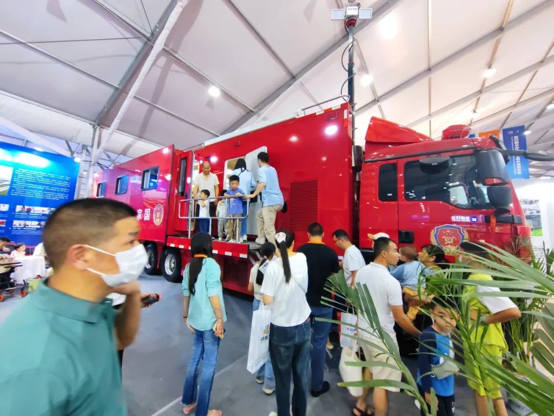 科技賦能應急指揮中樞，宇通大型通信指揮車參展第四屆長沙國際工程機械展覽會