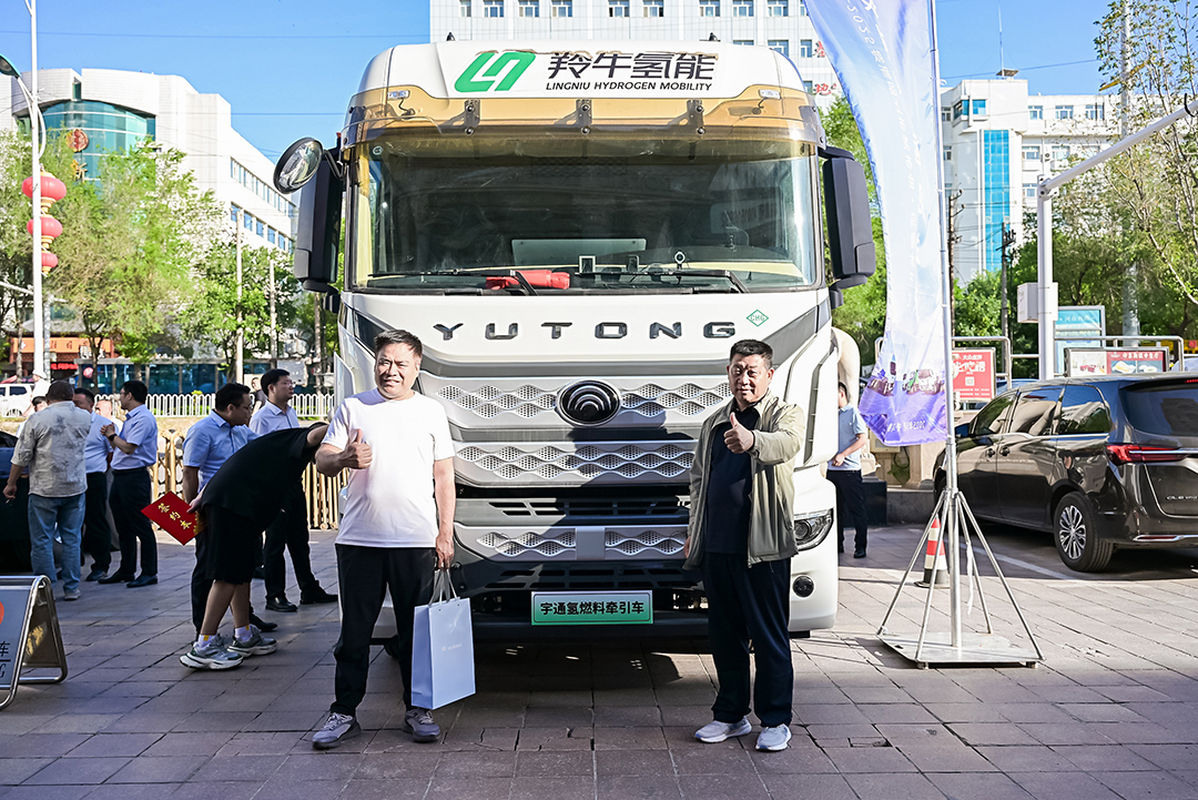 跑贏每一度丨從烏市到新鄉(xiāng)，宇通重卡唱響新品上市“雙城記”