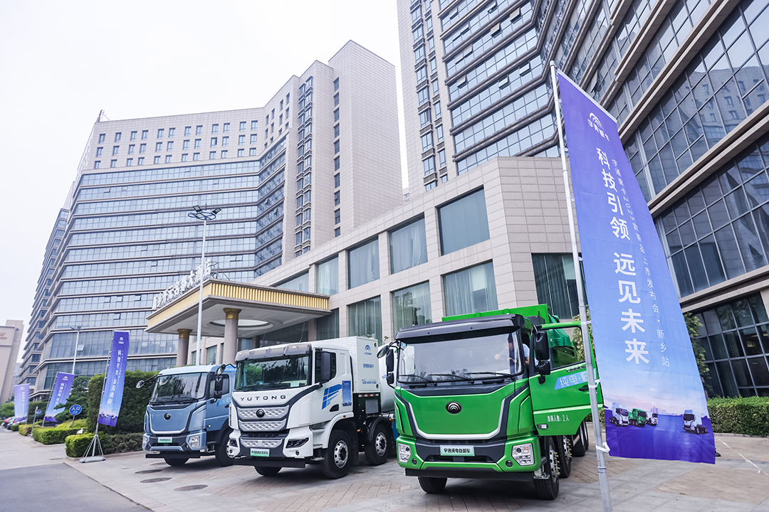 跑贏每一度丨從烏市到新鄉(xiāng)，宇通重卡唱響新品上市“雙城記”