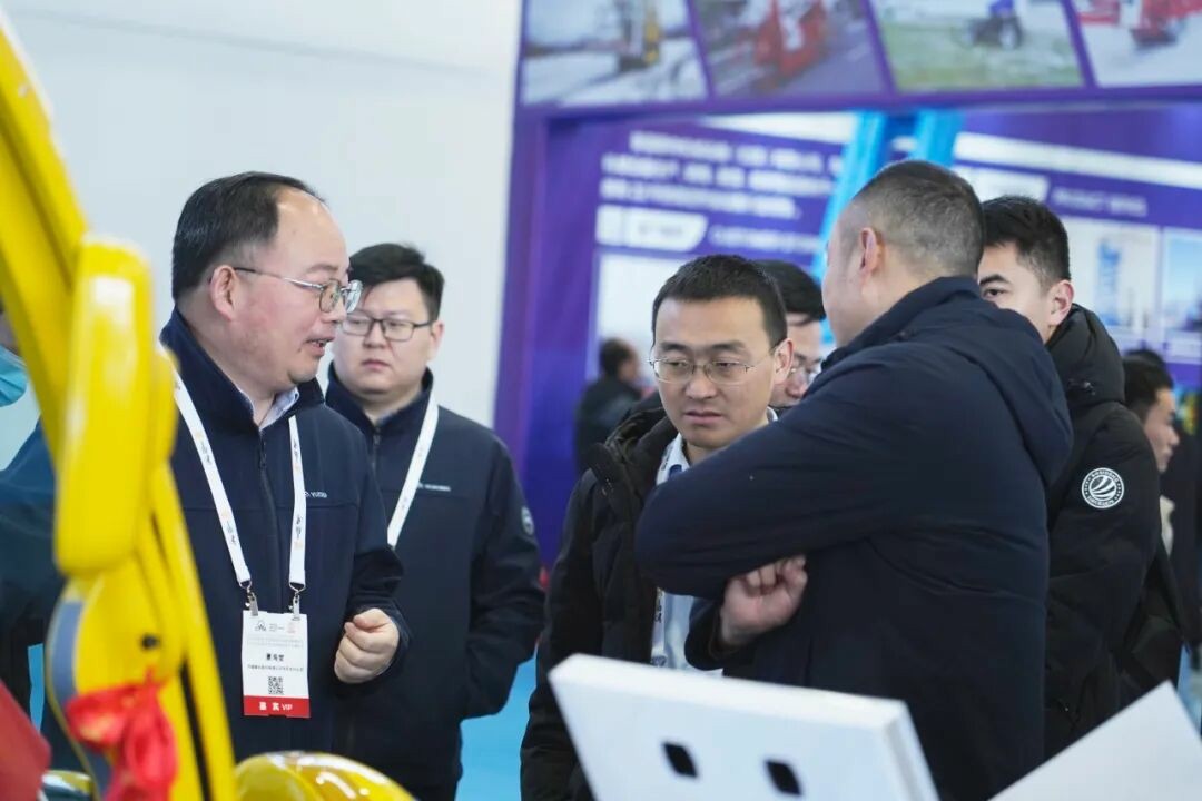 誠(chéng)邀共赴 | 宇通專用車與您相約2025 中國(guó)(鄭州)旅游休閑娛樂產(chǎn)業(yè)博覽會(huì)