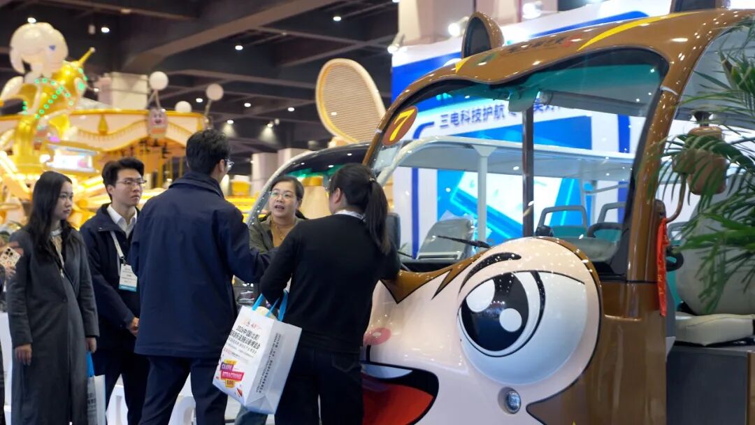 智趣出行，悅動(dòng)未來(lái)！宇通觀光車亮相2025中國(guó)（鄭州）旅游休閑娛樂(lè)產(chǎn)業(yè)博覽會(huì)