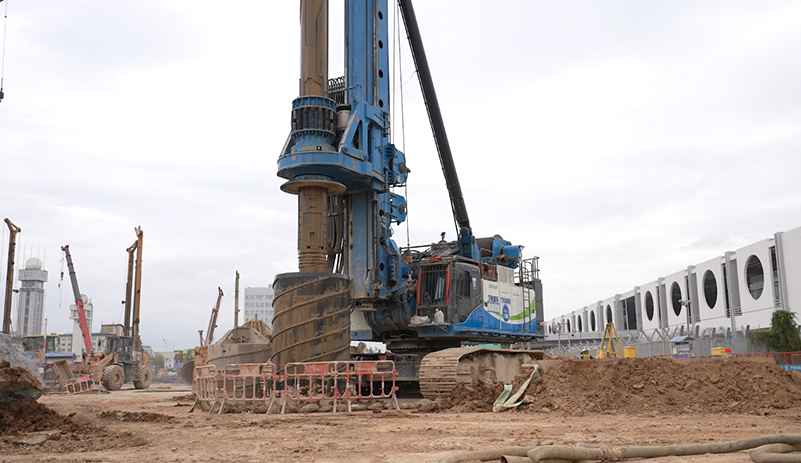 相較油車從節(jié)能性、高效率、低噪音等方面具備絕對優(yōu)勢，幫助客戶實現(xiàn)雙班施工，效率大大增加,未來客戶愿與宇通達成長期戰(zhàn)略合作！