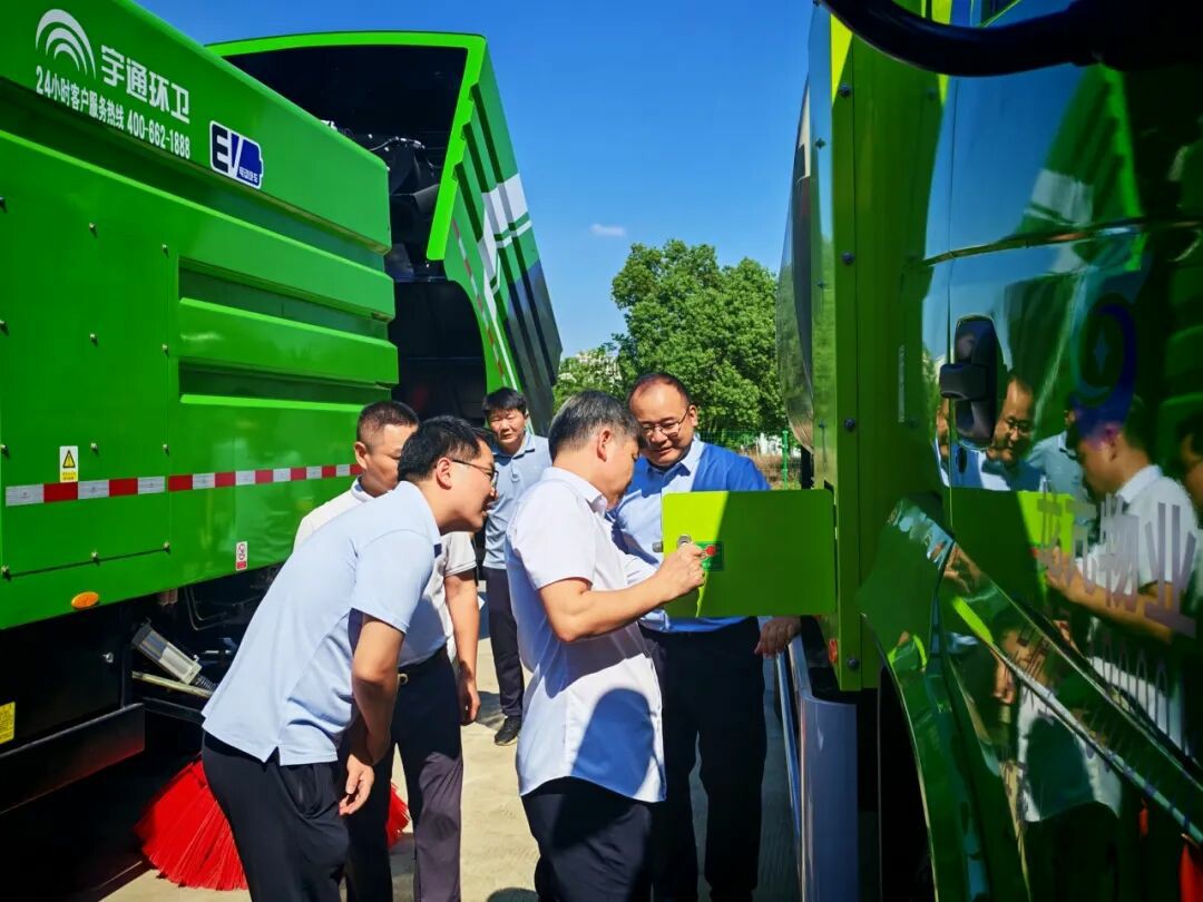 看見TA的名字，致敬不凡堅(jiān)守！宇通環(huán)衛(wèi)祝所有環(huán)衛(wèi)工人節(jié)日快樂！