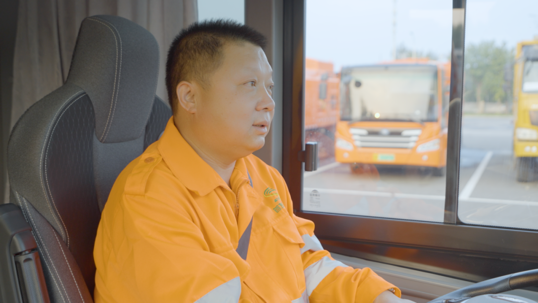 看見TA的名字，致敬不凡堅(jiān)守！宇通環(huán)衛(wèi)祝所有環(huán)衛(wèi)工人節(jié)日快樂！