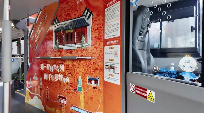 宇通高端純電雙層巴士駛?cè)雽幉ü懦牵洪_啟“一城型動 一程心動”文旅新體驗