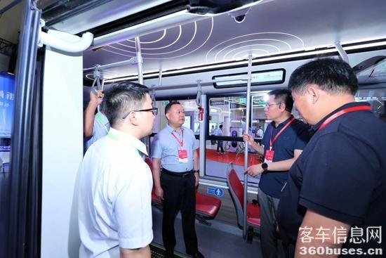 “綠”動中原！宇通F10、宇萌E6S 2.0組團(tuán)亮相鄭州新能源車展