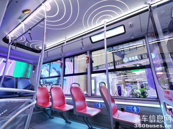 “綠”動中原！宇通F10、宇萌E6S 2.0組團(tuán)亮相鄭州新能源車展