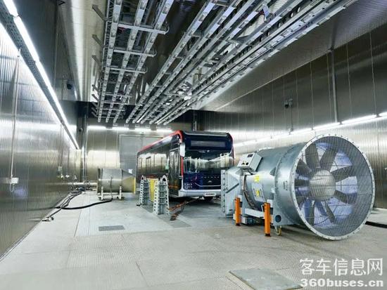 “綠”動中原！宇通F10、宇萌E6S 2.0組團(tuán)亮相鄭州新能源車展