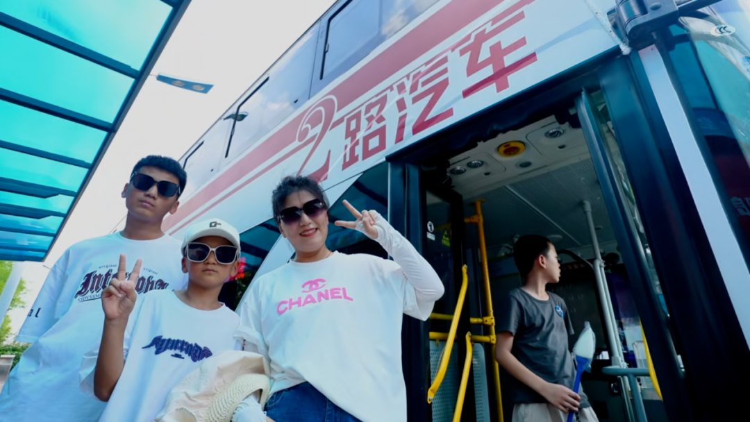 宇通客車——打造“寵粉”新范式！宇通攜手臨沂公交為十二萬歌迷護航