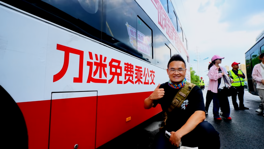 宇通客車——打造“寵粉”新范式！宇通攜手臨沂公交為十二萬歌迷護航