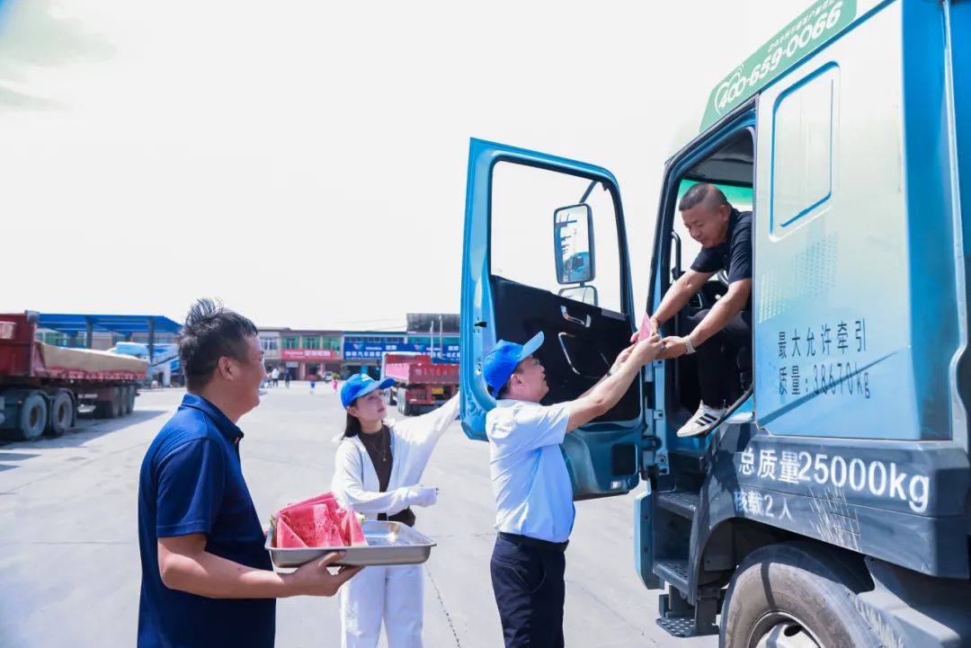 滿分服務(wù)丨八城聯(lián)動(dòng)送關(guān)懷，宇通重卡在行動(dòng)！