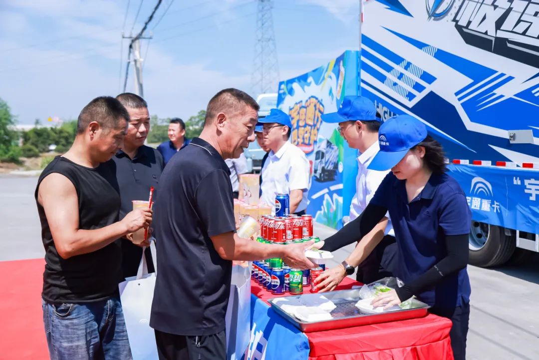 滿分服務(wù)丨八城聯(lián)動(dòng)送關(guān)懷，宇通重卡在行動(dòng)！