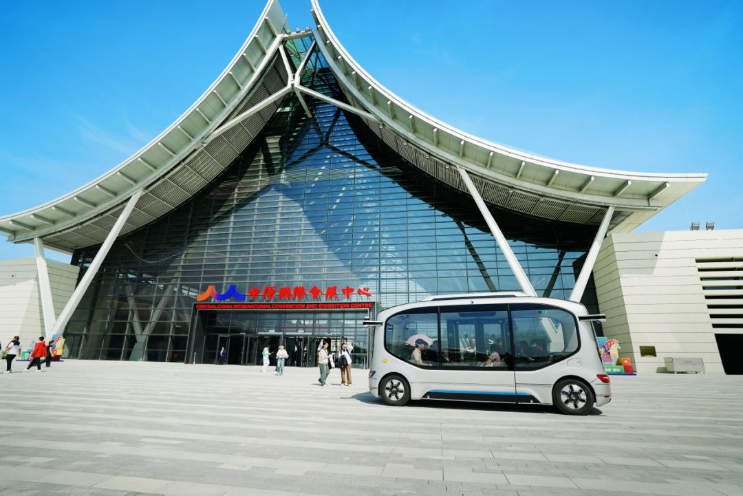 以智造致匠心！“小宇”領(lǐng)銜，宇通服務(wù)第三屆全國(guó)技能大賽