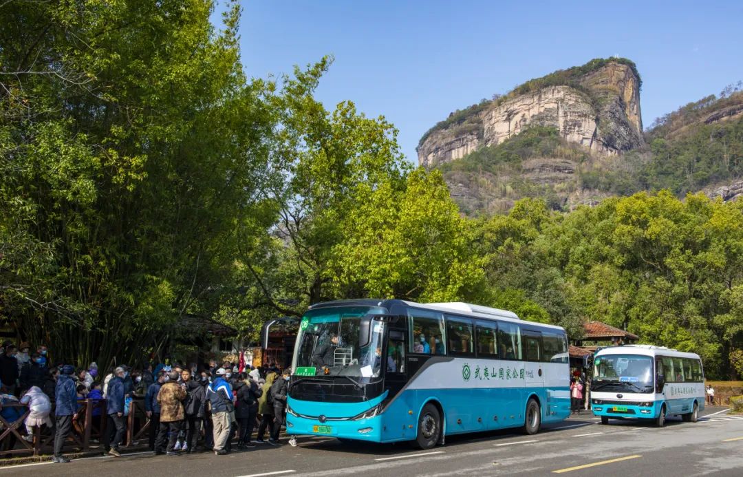 縱貫南北批量交付，宇通客車助推旅游高端、電動化轉(zhuǎn)型