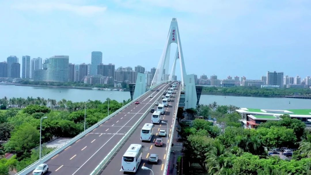 縱貫南北批量交付，宇通客車助推旅游高端、電動化轉(zhuǎn)型