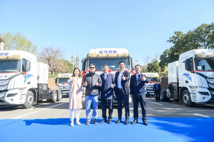 2024開年以來國內(nèi)最大批量氫燃料牽引車成功交付！.jpg
