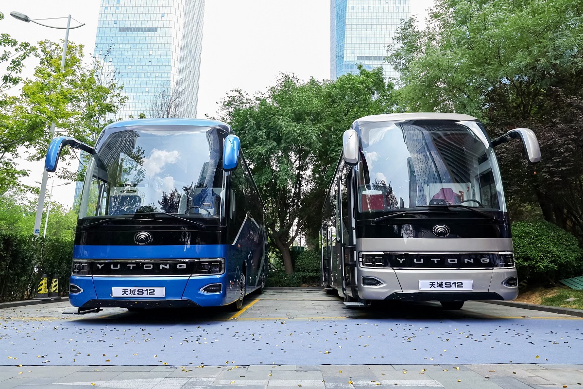 數(shù)據(jù)|5.6萬輛收官！客車市場“期中考”放榜：宇通斷層領(lǐng)先！遠(yuǎn)程領(lǐng)漲，5企業(yè)跑贏行業(yè)