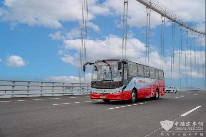 化身時(shí)尚icon 宇通C11E擔(dān)綱世界旅游小姐總決賽指定用車(chē)