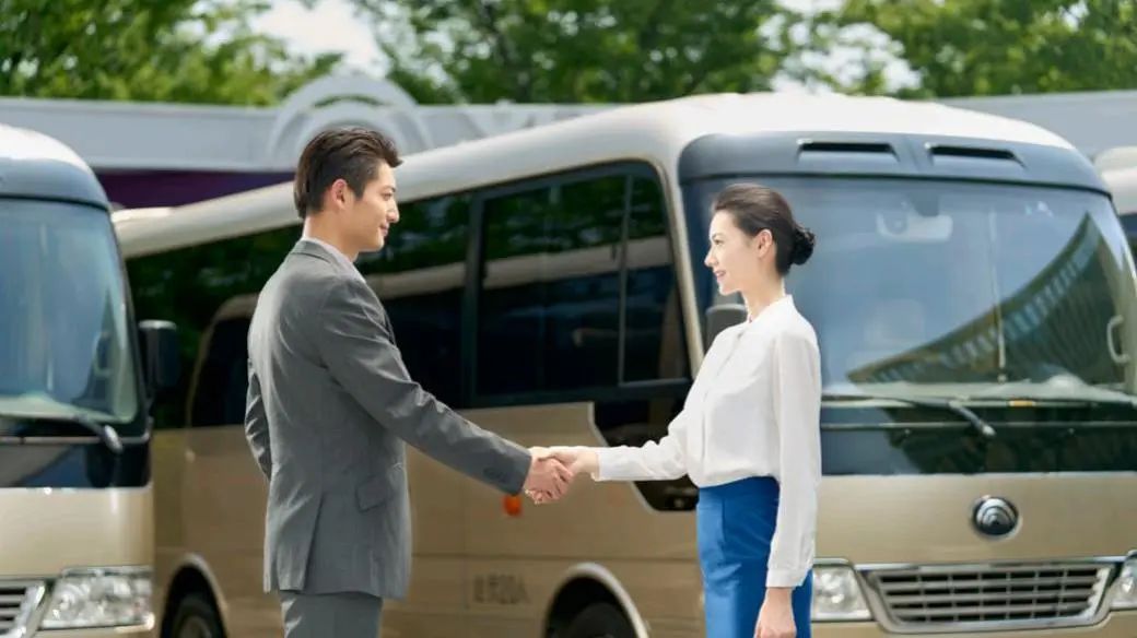 實(shí)力護(hù)航！宇通T7服務(wù)各地兩會(huì)