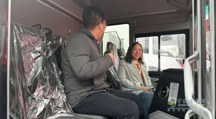 亮相申城！宇通新能源環(huán)衛(wèi)車(chē)批量交付上海