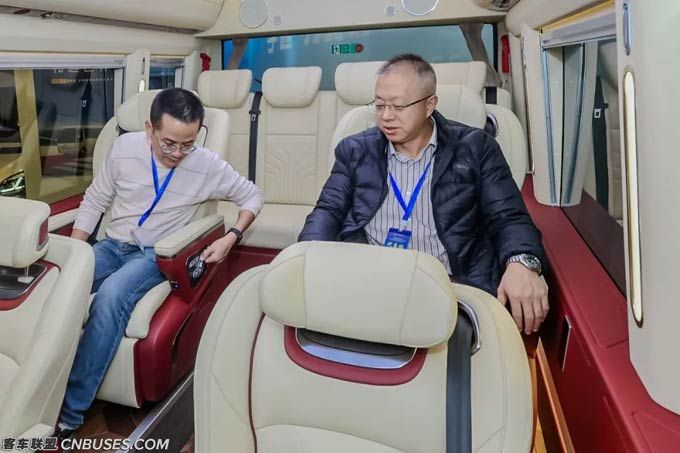 高頻吸睛！宇通客車“好產(chǎn)品+好方案”亮相中國(guó)道協(xié)年會(huì)