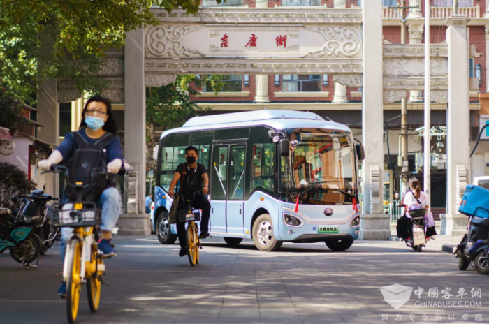 以“新質(zhì)”促“高質(zhì)” 宇萌E6S 2.0亮相鄭州國(guó)際新能源汽車博覽會(huì)