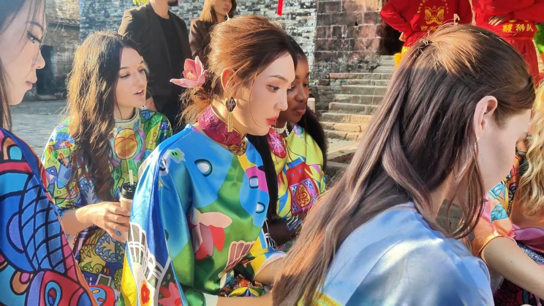 “宇”美同行，宇通C11E擔(dān)當(dāng)世界旅游小姐“美麗護(hù)衛(wèi)隊(duì)”