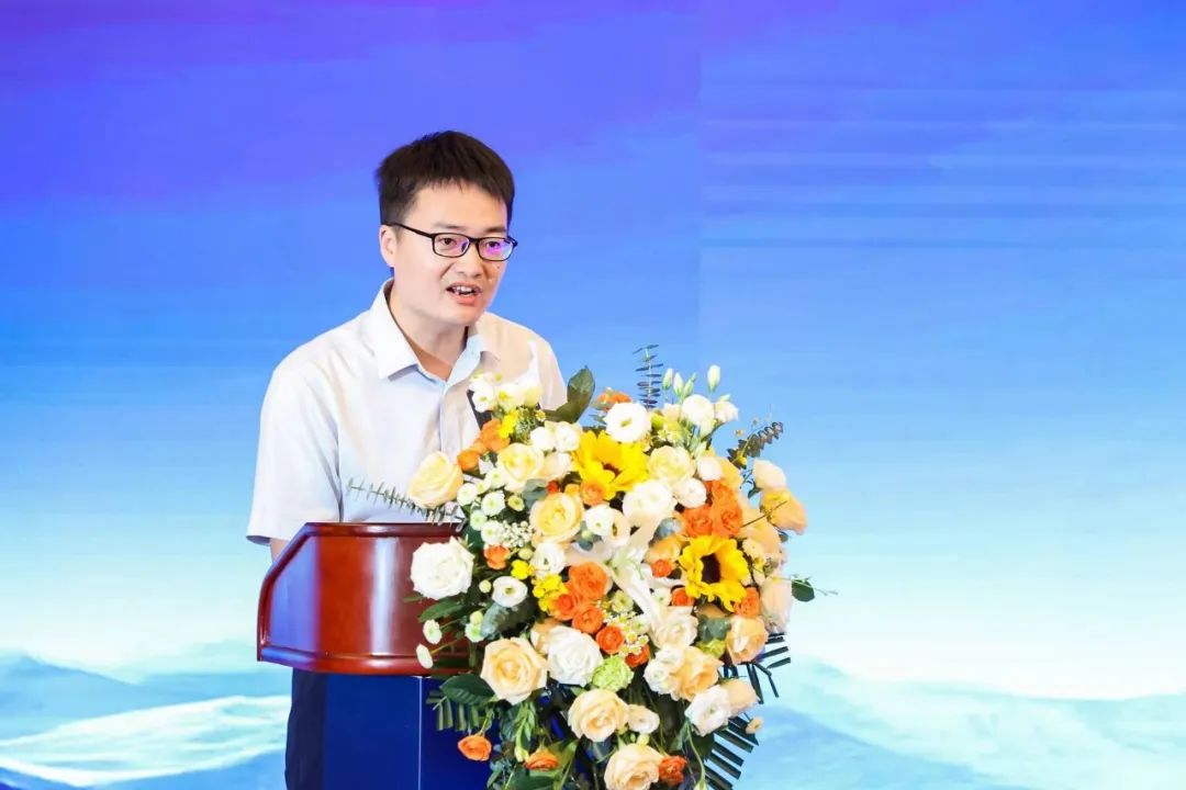 宇通重卡發(fā)布行業(yè)首款礦區(qū)專用純電動(dòng)自卸車