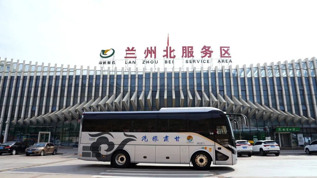 國(guó)風(fēng)車奔赴絲綢路！宇通攜手甘肅旅汽打造西北高端游