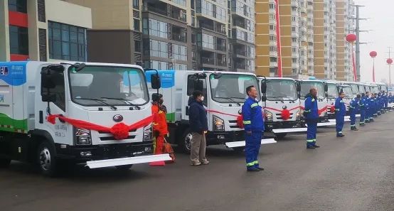 綠色新城，湛河未來┃21臺宇通新能源環(huán)衛(wèi)車輛批量交付平頂山